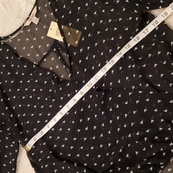 NWT Decree wrapper blouse - Picture 4 of 9